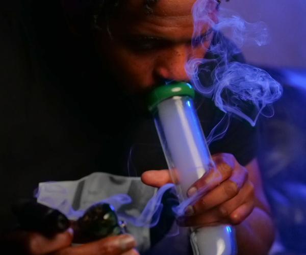 A Beginners' Guide to Choosing the Right Bong for Your Lifestyle
